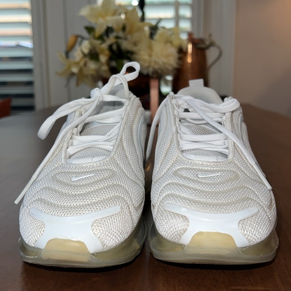 Nike Air Max. Size 5Y or 6.5 women.  Nike Air Max 720 Metallic Platinum - Picture 4 of 8